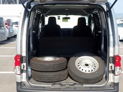 NISSAN NV200