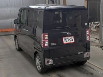 Toyota Pixis Mega