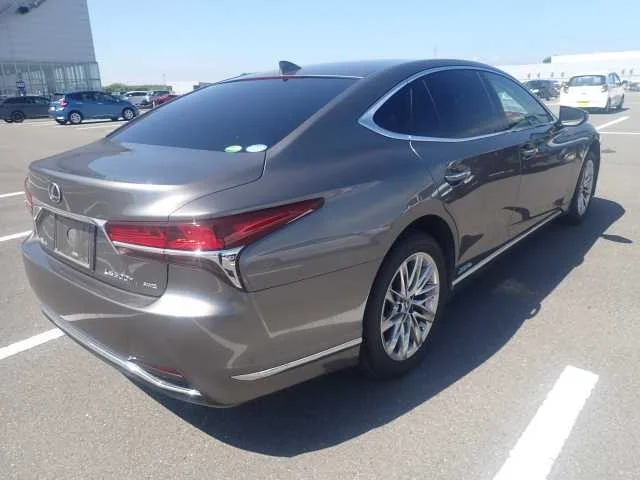 Lexus LS500h  с аукциона в Японии