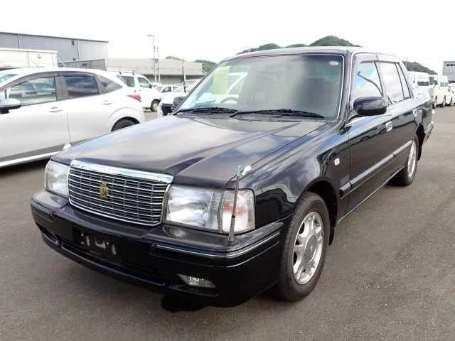Toyota Crown  с аукциона в Японии