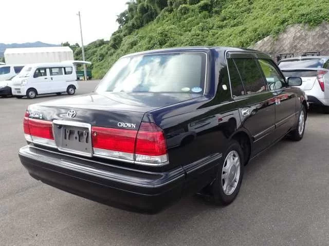 Toyota Crown  с аукциона в Японии