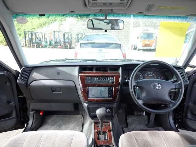 Toyota Crown  с аукциона в Японии