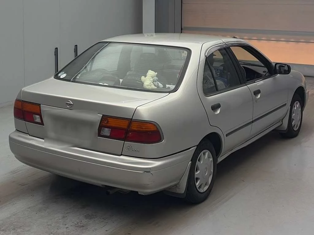 Nissan Sunny  с аукциона в Японии