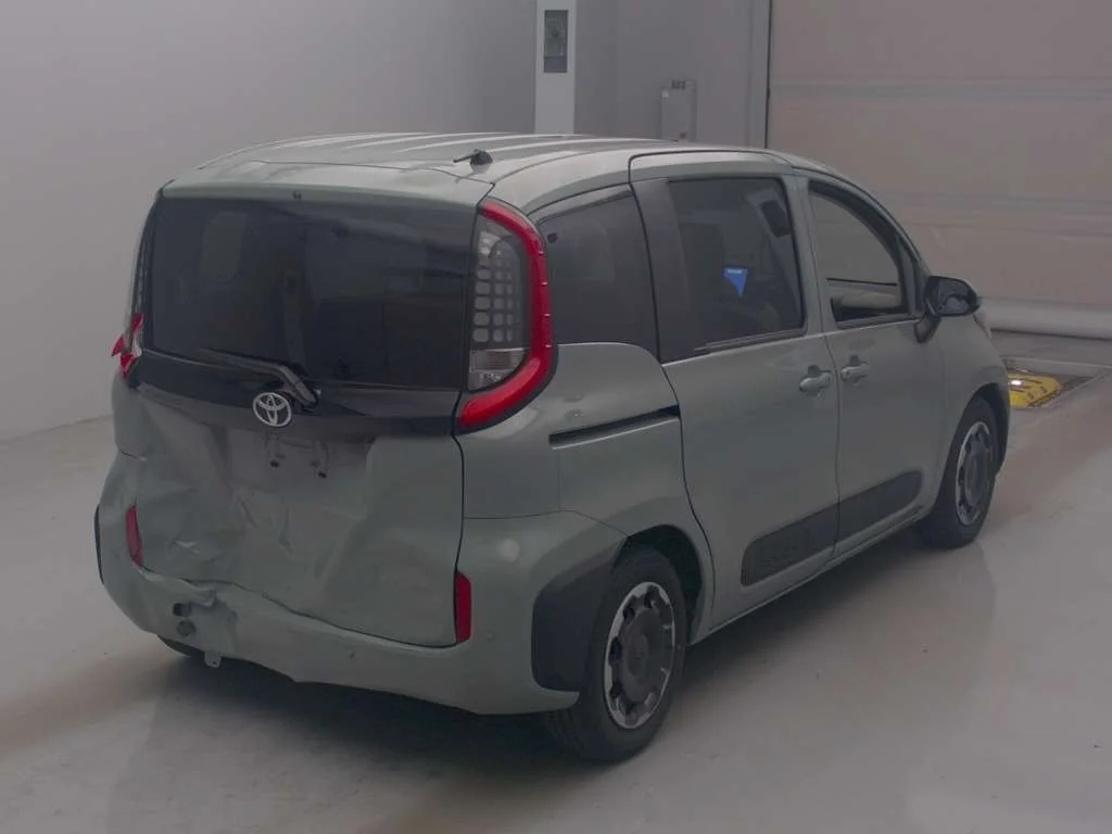 Toyota Sienta  с аукциона в Японии