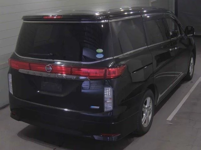 Nissan Elgrand  с аукциона в Японии