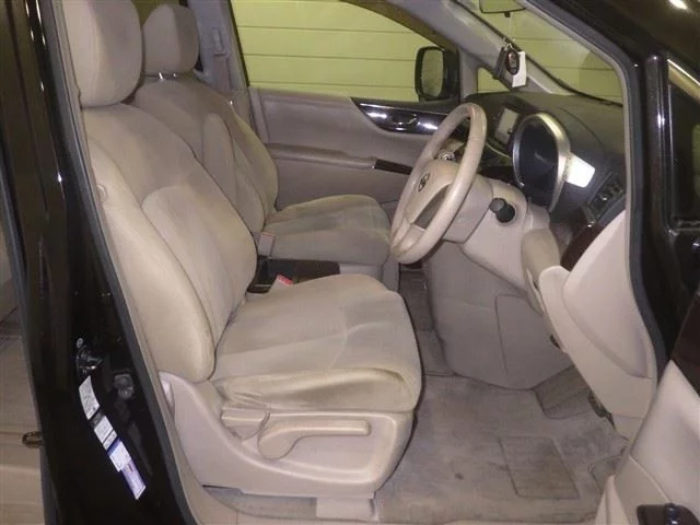 Nissan Elgrand  с аукциона в Японии