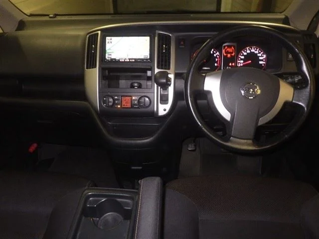 Nissan Serena  с аукциона в Японии
