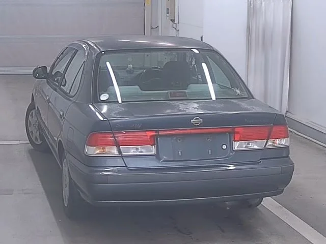 Nissan Sunny  с аукциона в Японии