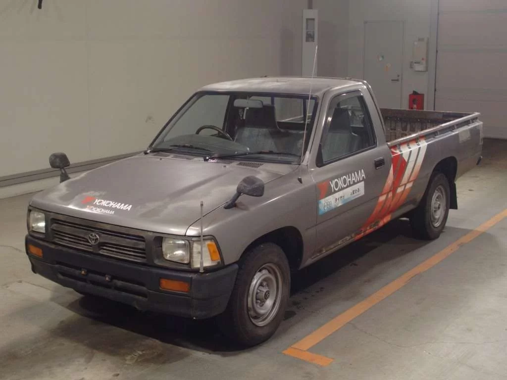 Toyota Hilux  с аукциона в Японии