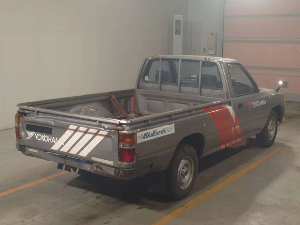 Toyota Hilux  с аукциона в Японии