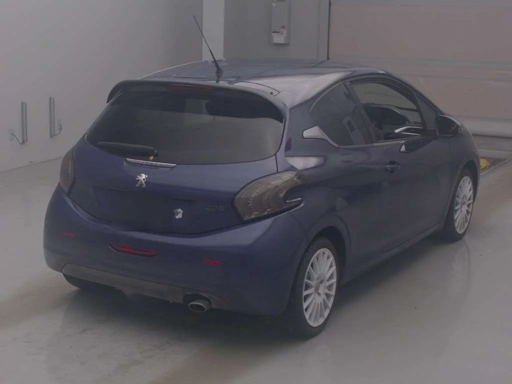 Peugeot 208  с аукциона в Японии