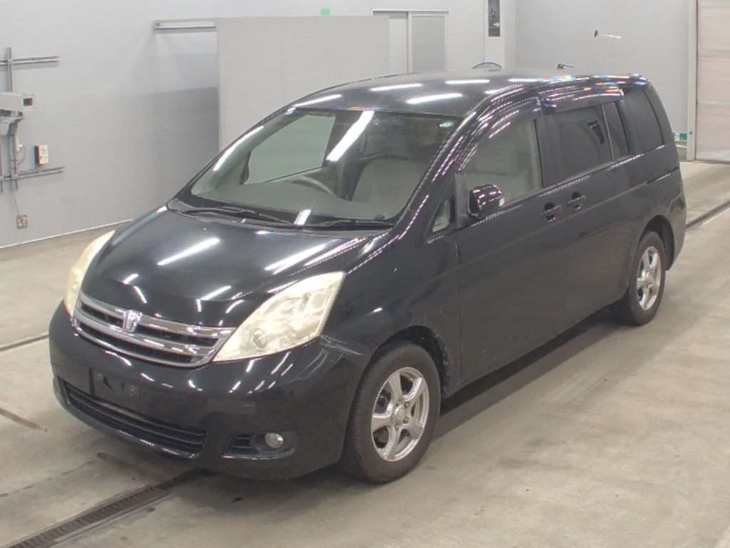 Toyota Isis  с аукциона в Японии
