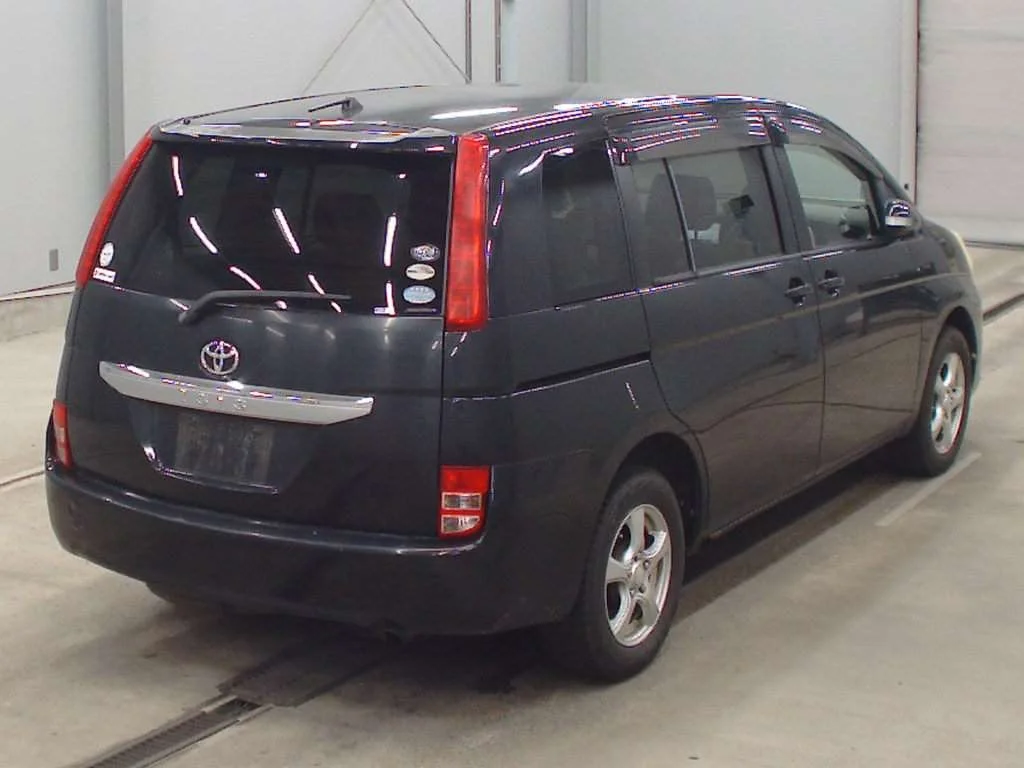 Toyota Isis  с аукциона в Японии