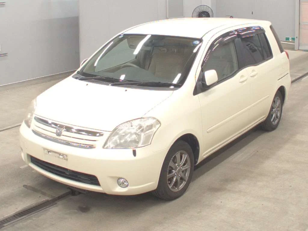 Toyota Raum  с аукциона в Японии