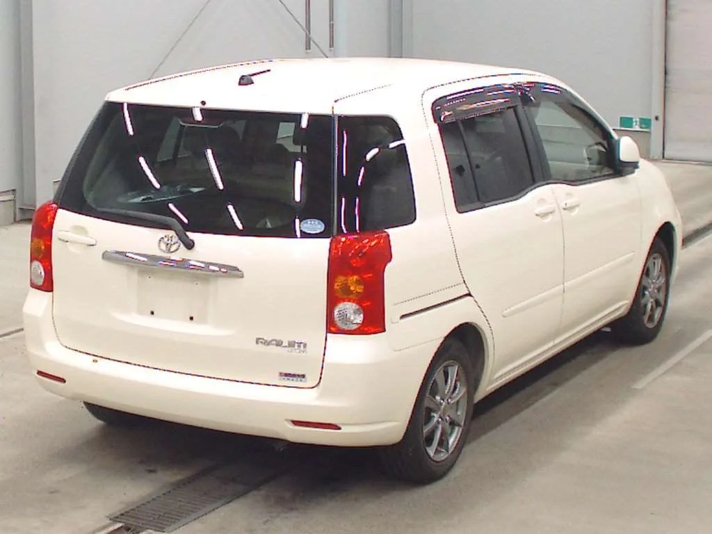 Toyota Raum  с аукциона в Японии