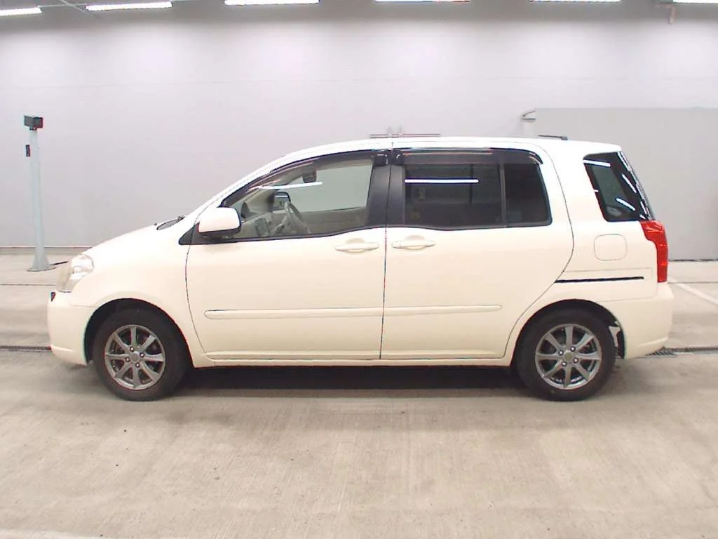 Toyota Raum  с аукциона в Японии