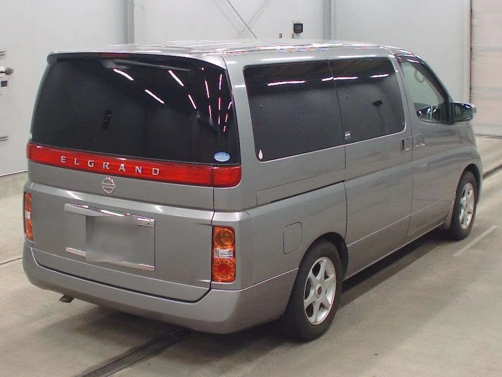 Nissan Elgrand  с аукциона в Японии
