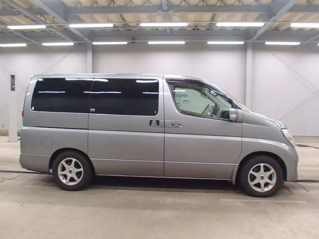 Nissan Elgrand  с аукциона в Японии