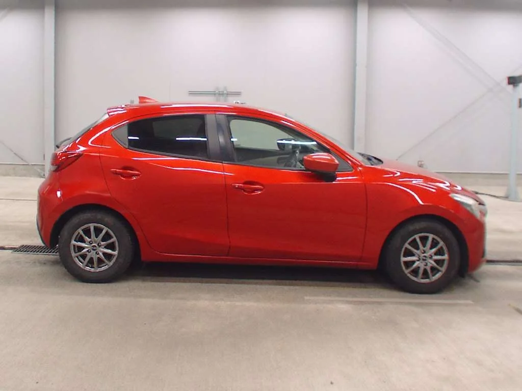 Mazda Demio  с аукциона в Японии