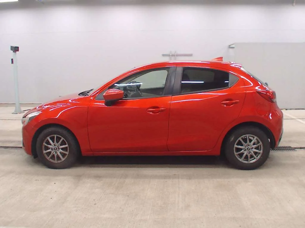 Mazda Demio  с аукциона в Японии