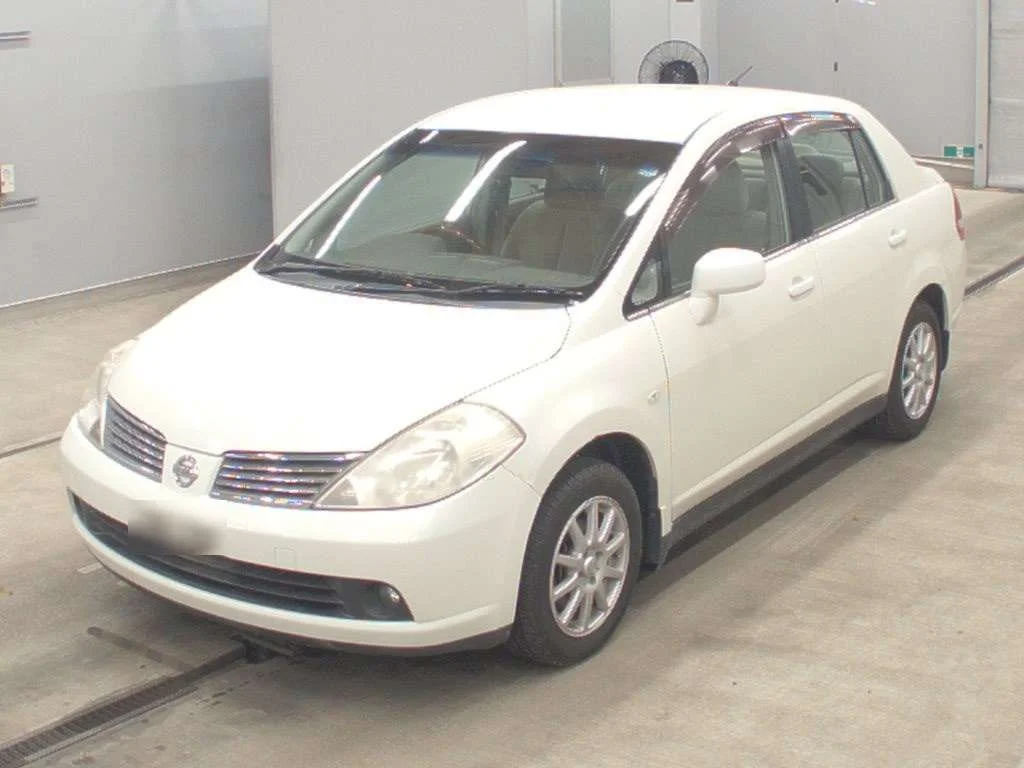 Nissan Tiida Latio  с аукциона в Японии