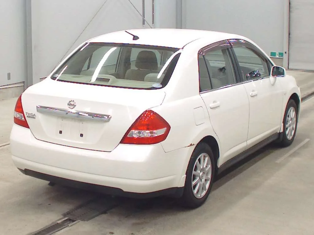 Nissan Tiida Latio  с аукциона в Японии