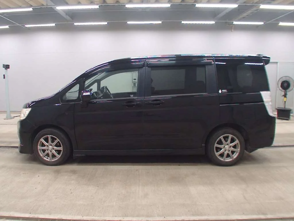 Honda Stepwgn  с аукциона в Японии