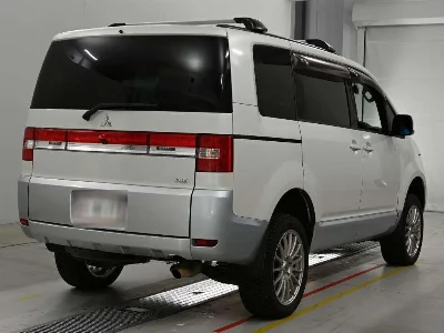 Mitsubishi DELICA D5