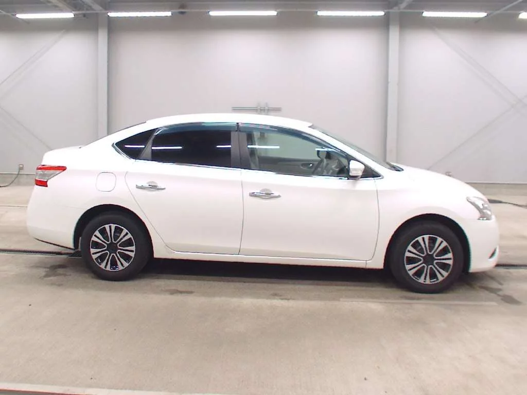 Nissan Sylphy  с аукциона в Японии