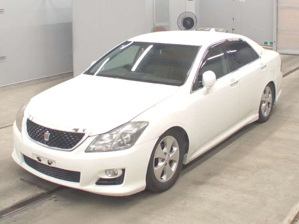 Toyota Crown  с аукциона в Японии