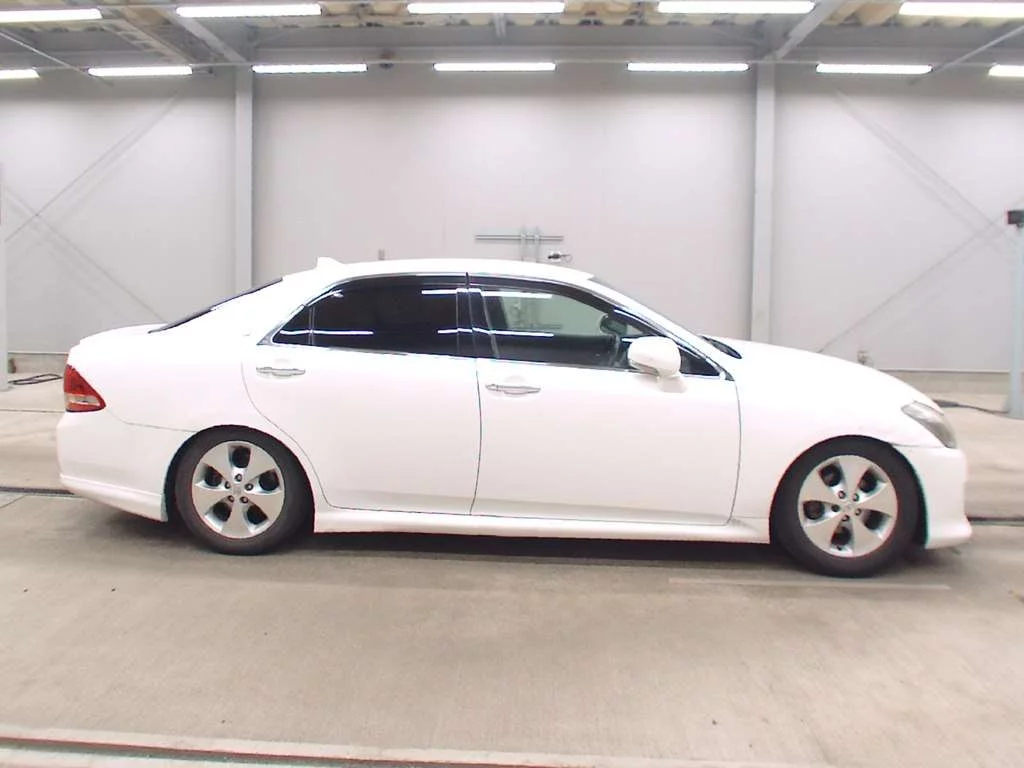 Toyota Crown  с аукциона в Японии