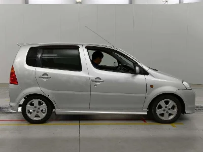 Daihatsu YRV