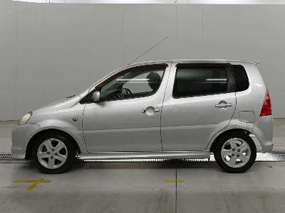 Daihatsu YRV