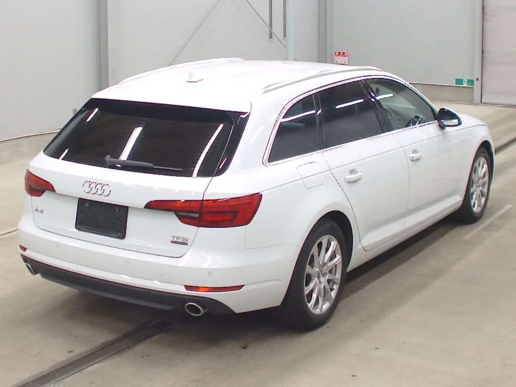 Audi A4 Avant  с аукциона в Японии