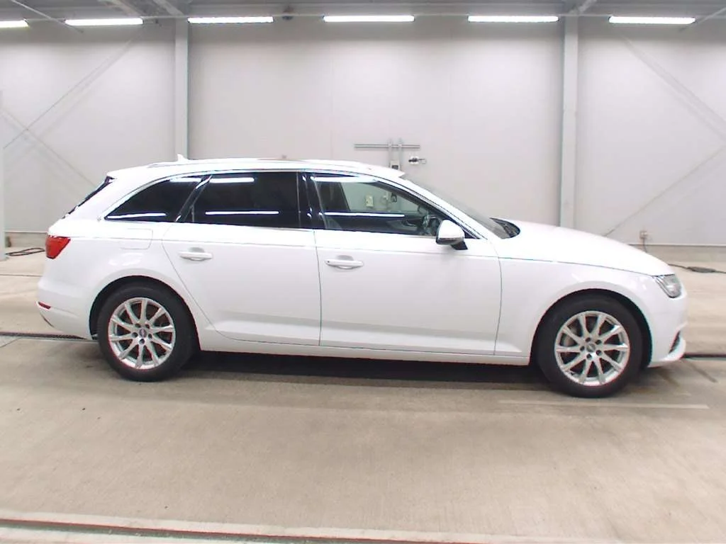 Audi A4 Avant  с аукциона в Японии