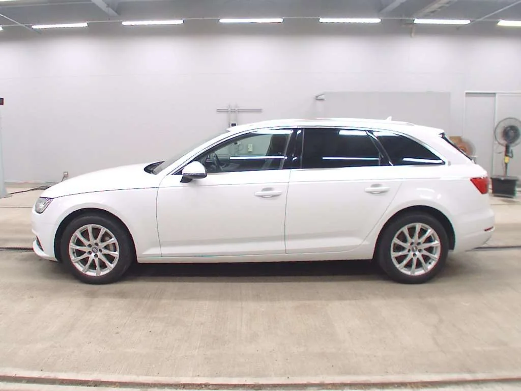Audi A4 Avant  с аукциона в Японии