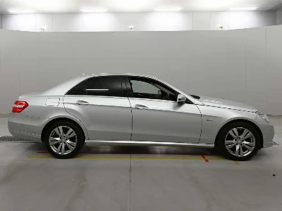 MERCEDES BENZ E CLASS