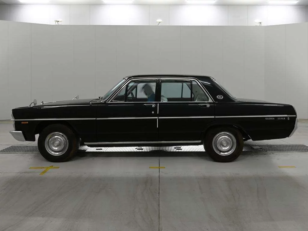 Nissan Gloria  с аукциона в Японии