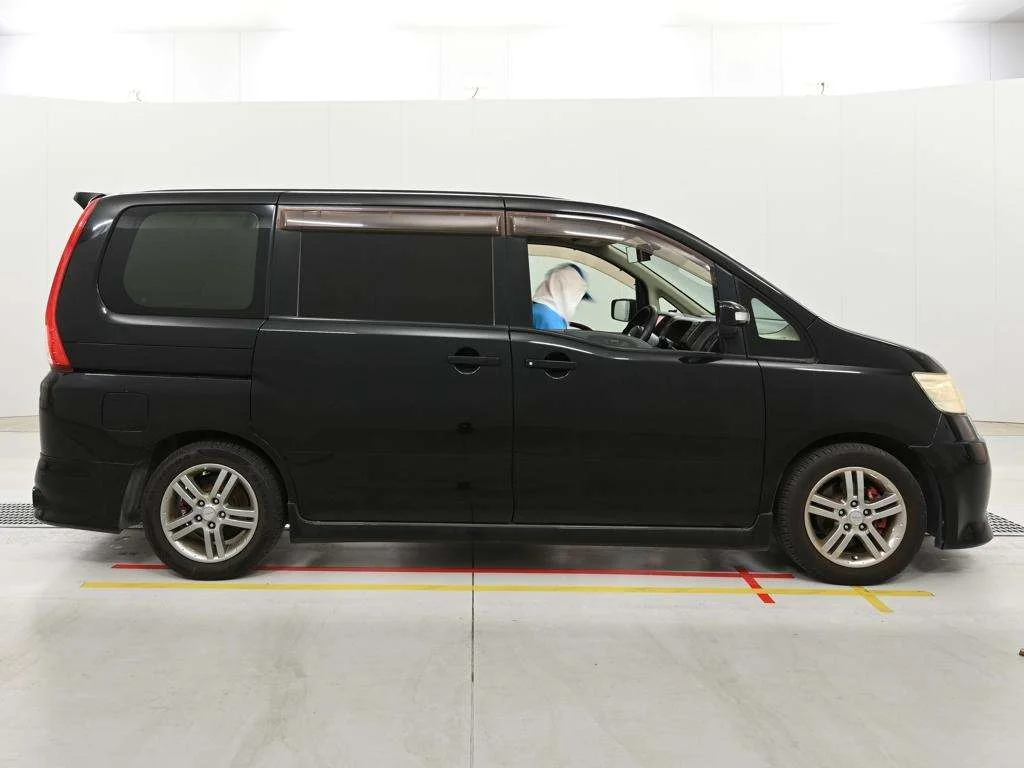 Nissan Serena  с аукциона в Японии