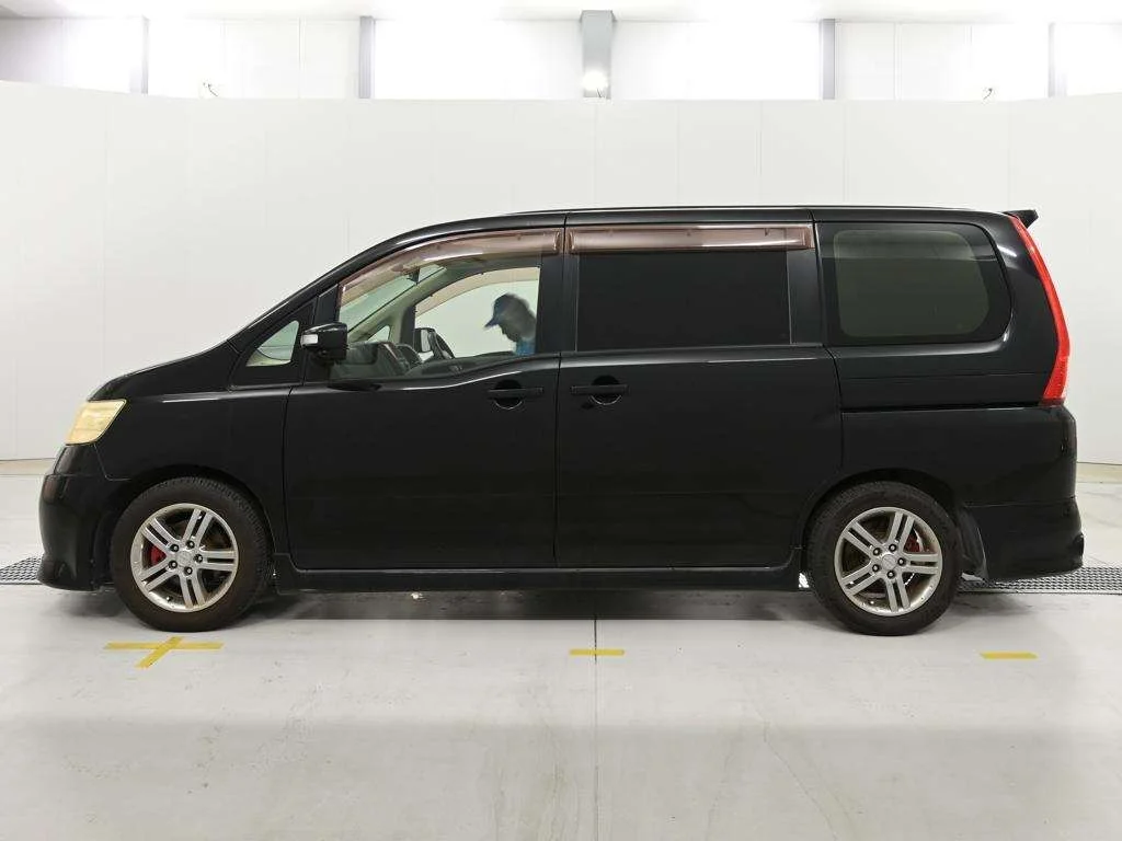 Nissan Serena  с аукциона в Японии