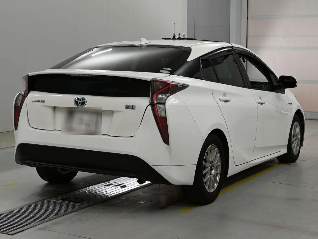 Toyota Prius  с аукциона в Японии