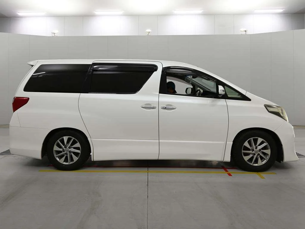 Toyota Alphard  с аукциона в Японии