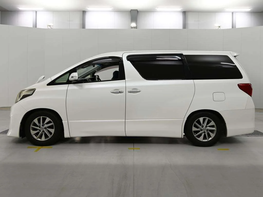 Toyota Alphard  с аукциона в Японии