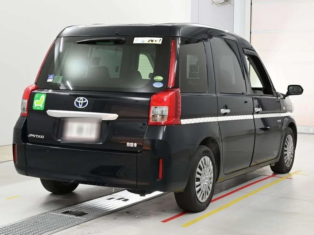 Toyota JPN Taxi  с аукциона в Японии