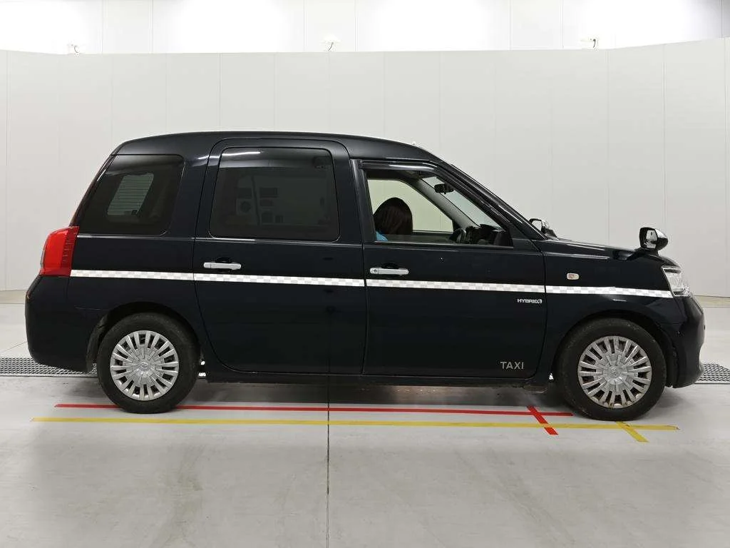 Toyota JPN Taxi  с аукциона в Японии