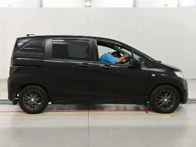 Honda FREED SPIKE