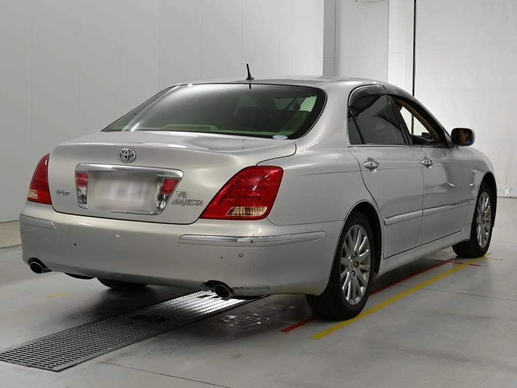 Toyota CROWN MAJESTA  с аукциона в Японии