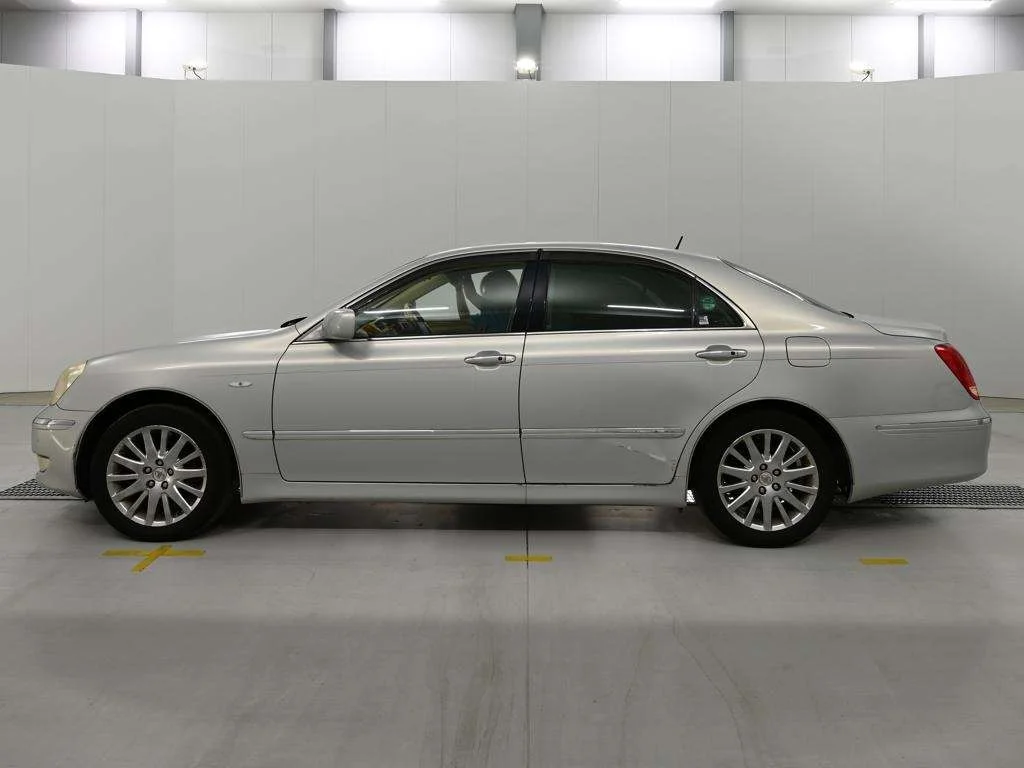 Toyota CROWN MAJESTA  с аукциона в Японии