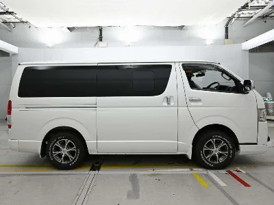 TOYOTA REGIUS VAN