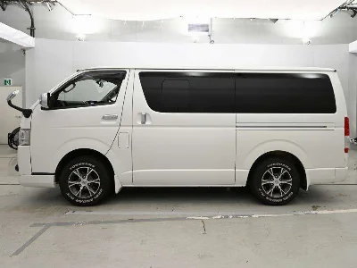 TOYOTA REGIUS VAN